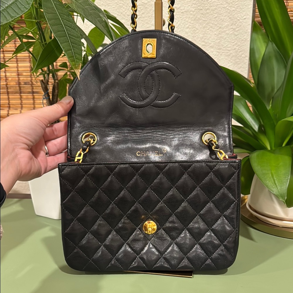 Black and Gold Quilted Shoulder Bag with Chain Strap - Picture 6 of 13